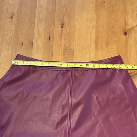 NWT! Vince Camino Women's Maroon Faux Leather Skirt Size Large - Picture 8 of 9